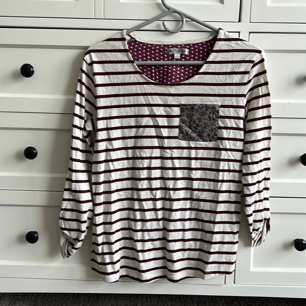 De Collection maroon and cream striped top with polka dot detail in back